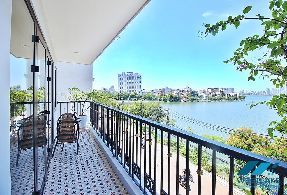 A beautiful lake view 2 bedroom apartment for rent in Xuan Dieu, Tay Ho