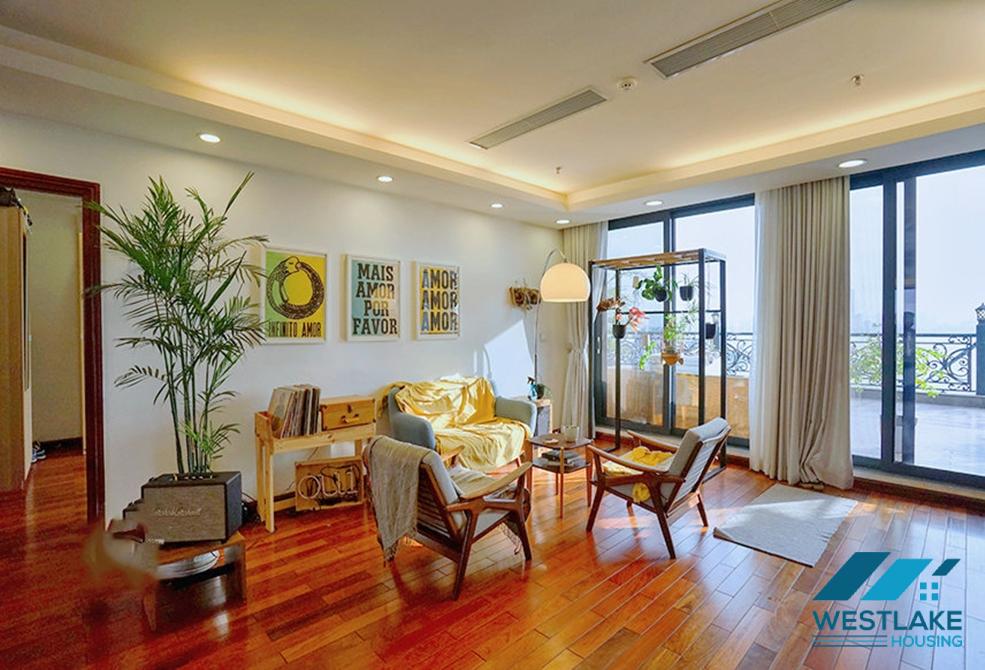 Penhouse lake view 4 bedrooms apartment for rent in Xuan Dieu st, Tay Ho