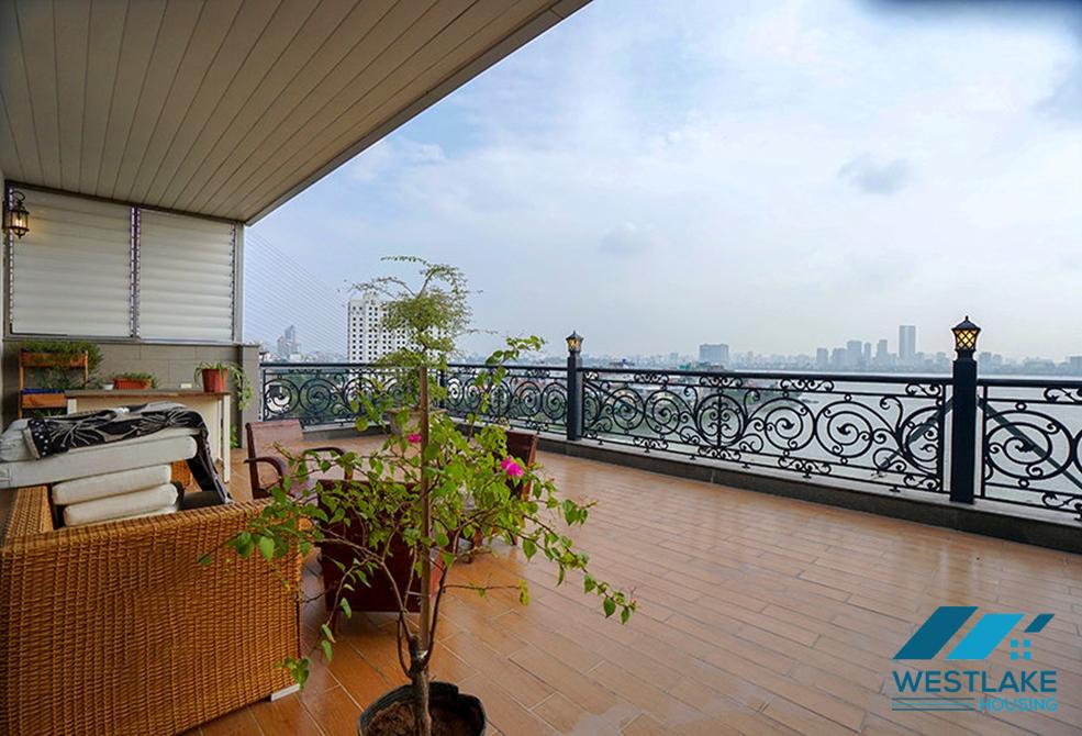 Penhouse lake view 4 bedrooms apartment for rent in Xuan Dieu st, Tay Ho