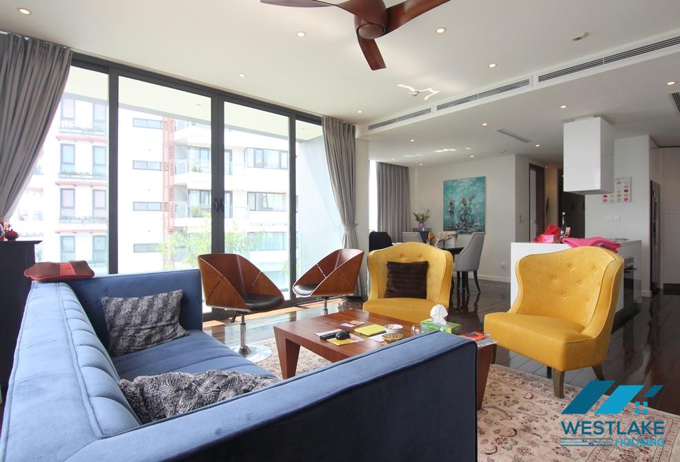 Luxurious and lake view three bedrooms apartment for rent in Tay Ho, Ha Noi