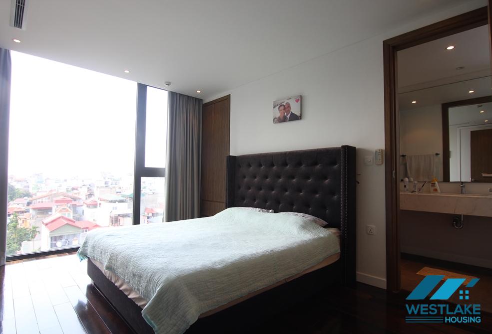 Luxurious and lake view three bedrooms apartment for rent in Tay Ho, Ha Noi