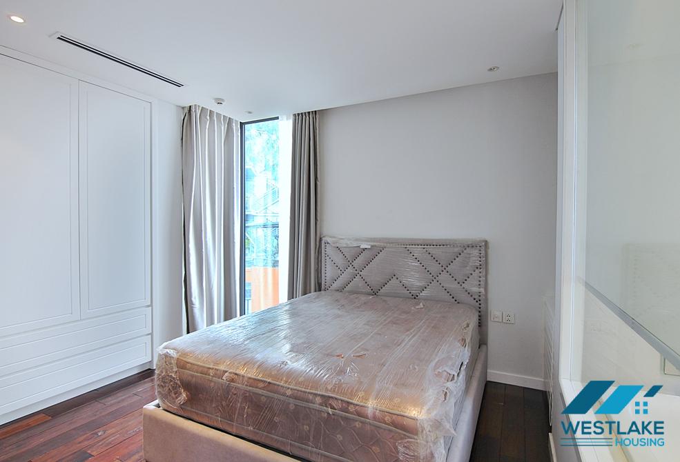 A pretty three bedrooms apartment for rent in Xuan Dieu, Tay Ho