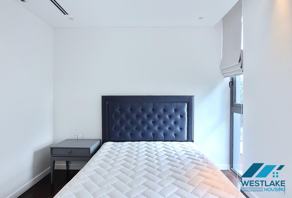 A pretty three bedrooms apartment for rent in Xuan Dieu, Tay Ho