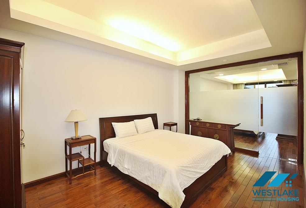 Spacious and lake view 3beds apartment for rent in Xuan Dieu, Tay Ho