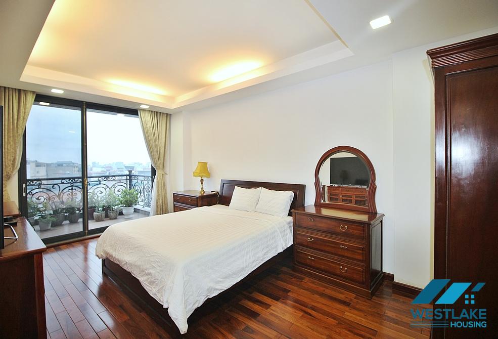 Spacious and lake view 3beds apartment for rent in Xuan Dieu, Tay Ho