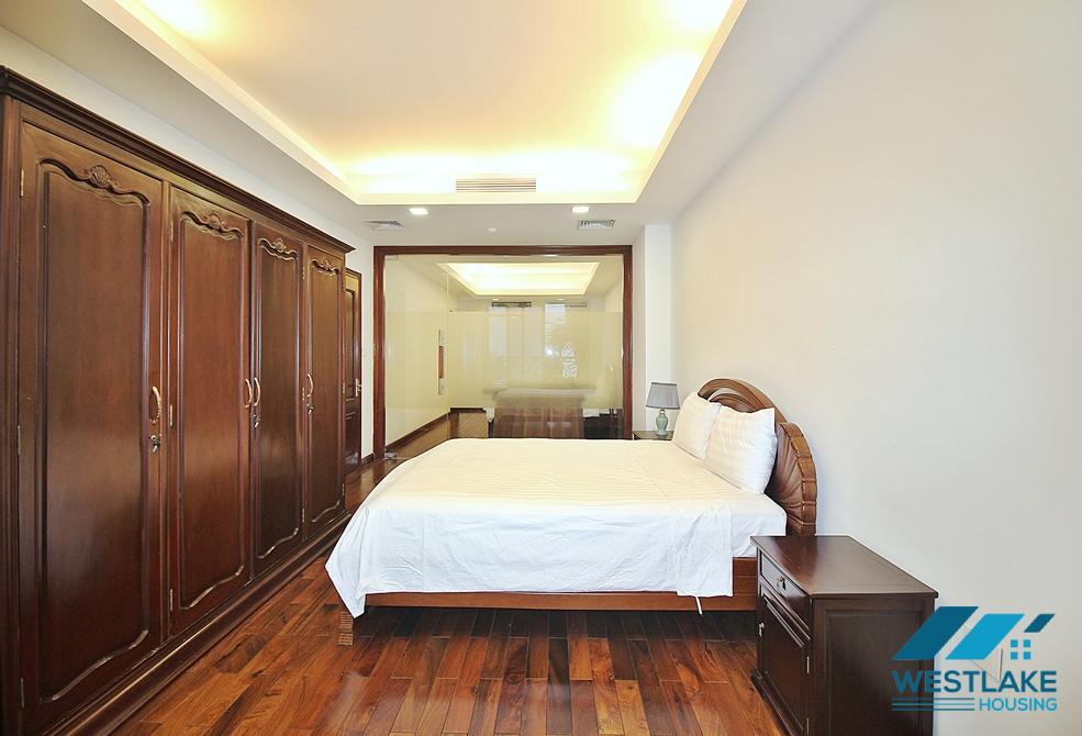 Spacious and lake view 3beds apartment for rent in Xuan Dieu, Tay Ho