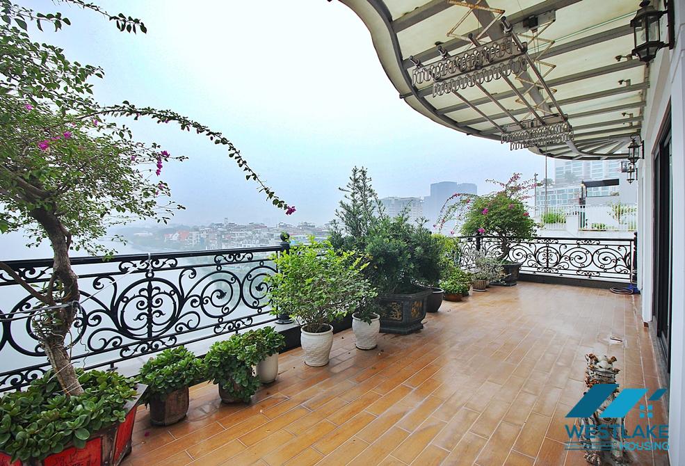 Spacious and lake view 3beds apartment for rent in Xuan Dieu, Tay Ho