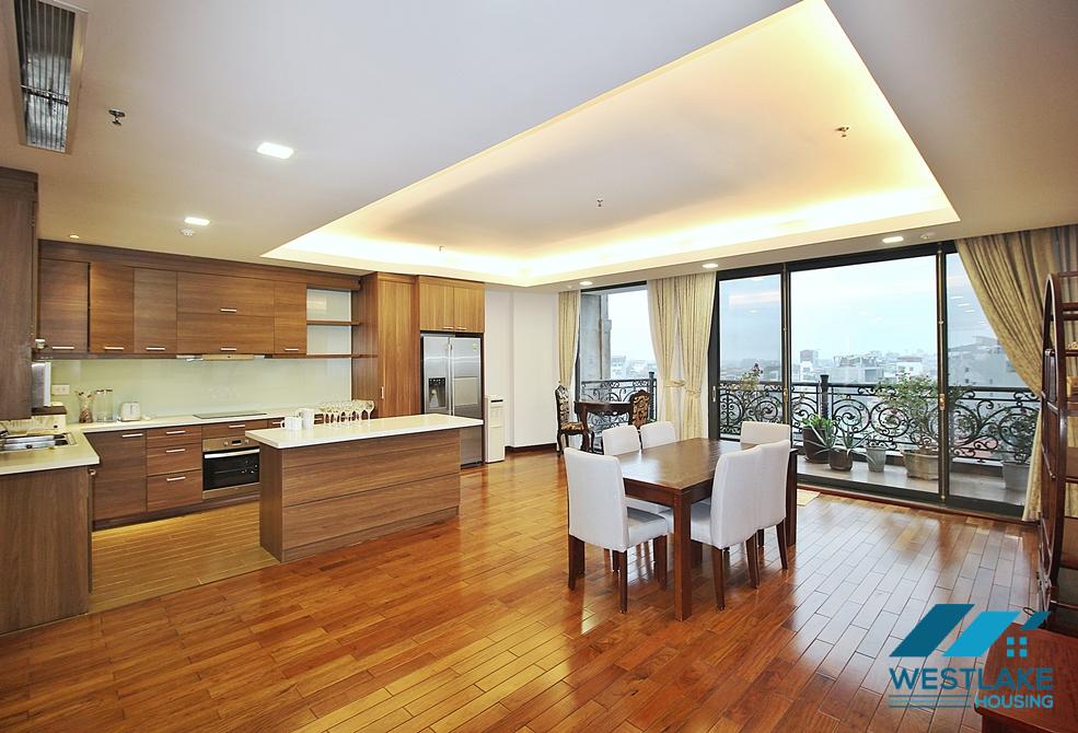 Spacious and lake view 3beds apartment for rent in Xuan Dieu, Tay Ho