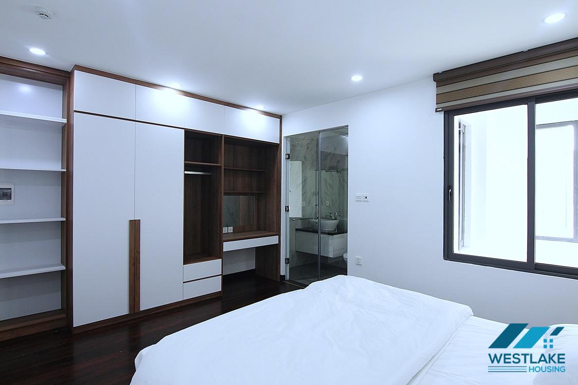 Lake-view 2 bedrooms apartment in Tu Hoa for rent.