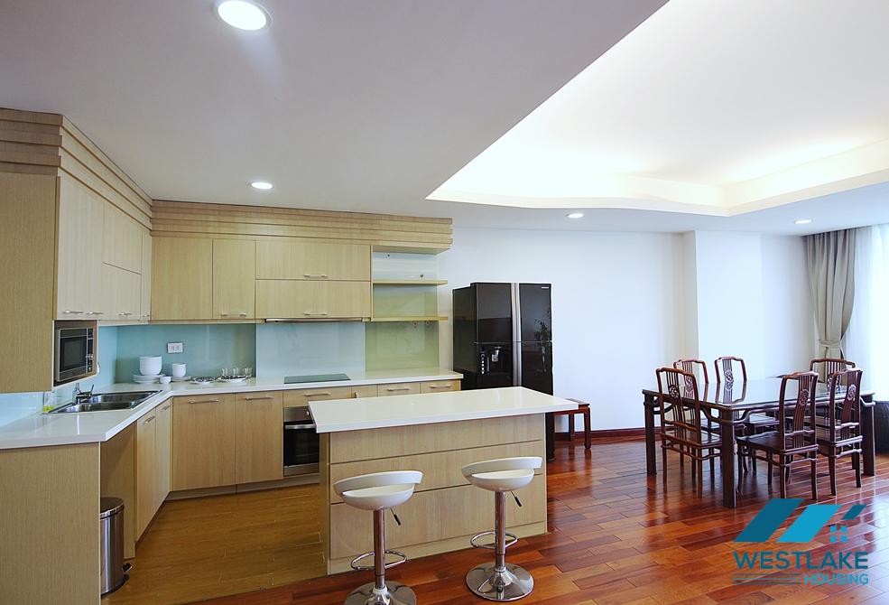 Lake view and spacious 4 bedrooms apartment for rent in Tay Ho, Ha Noi