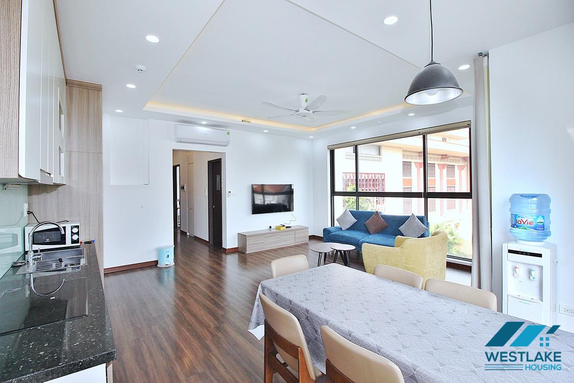 Modern spacious 2-bedroom apartment in Au Co st.