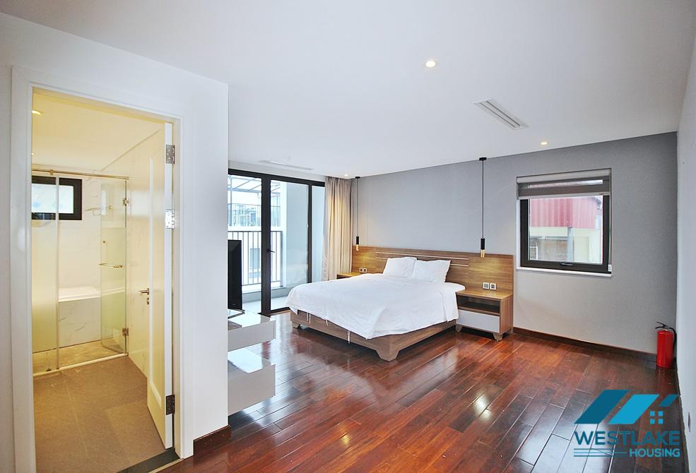 Lake view aprtment with big balcony for rent in Tu Hoa st, Tay Ho