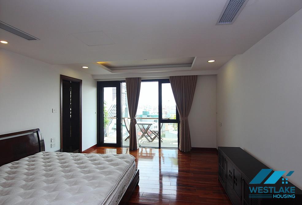 Lake view apartment on the 9th floor for rent in Xuan Dieu st, Tay Ho