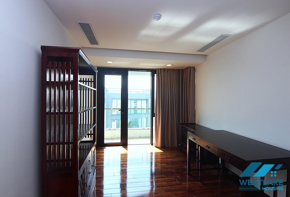 Lake view apartment on the 9th floor for rent in Xuan Dieu st, Tay Ho