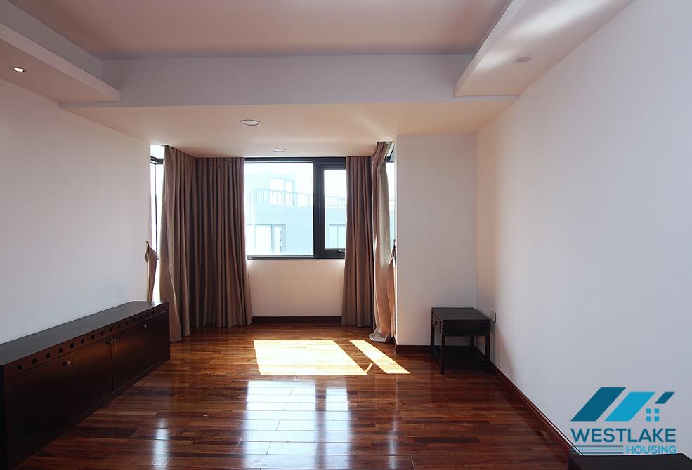 Lake view apartment on the 9th floor for rent in Xuan Dieu st, Tay Ho