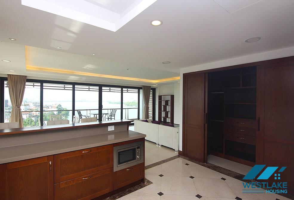 Lake view apartment on the 9th floor for rent in Xuan Dieu st, Tay Ho