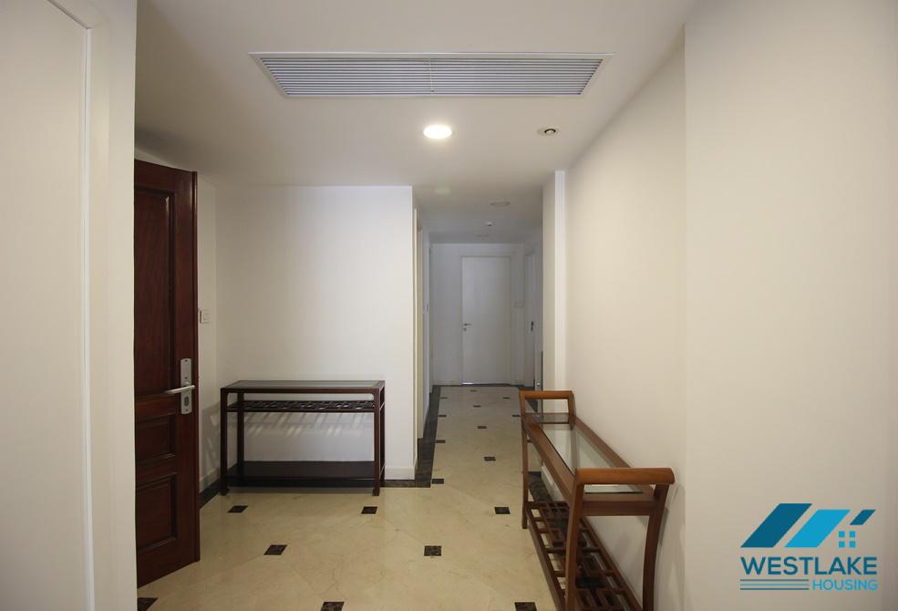 Quality apartment with 3 bedrooms apartment (3rd floor) in Xuan Dieu st, Tay Ho