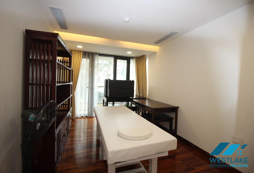 Quality apartment with 3 bedrooms apartment (3rd floor) in Xuan Dieu st, Tay Ho