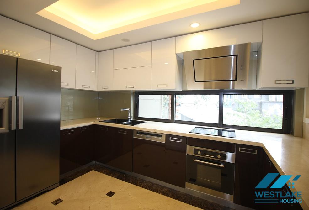 Quality apartment with 3 bedrooms apartment (3rd floor) in Xuan Dieu st, Tay Ho