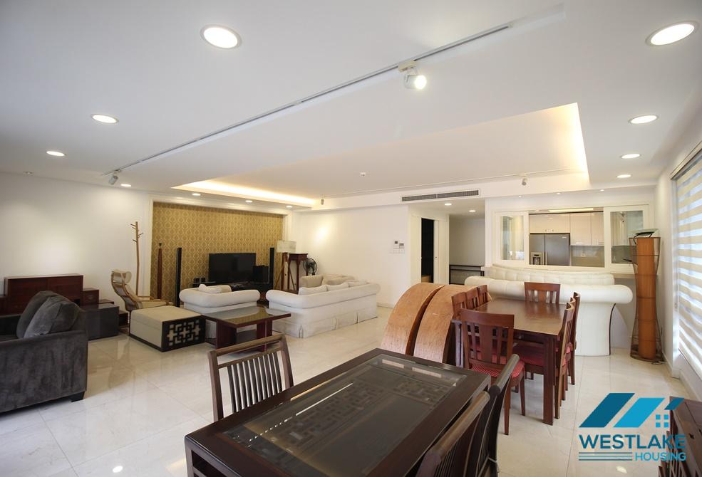 Quality apartment with 3 bedrooms apartment (3rd floor) in Xuan Dieu st, Tay Ho