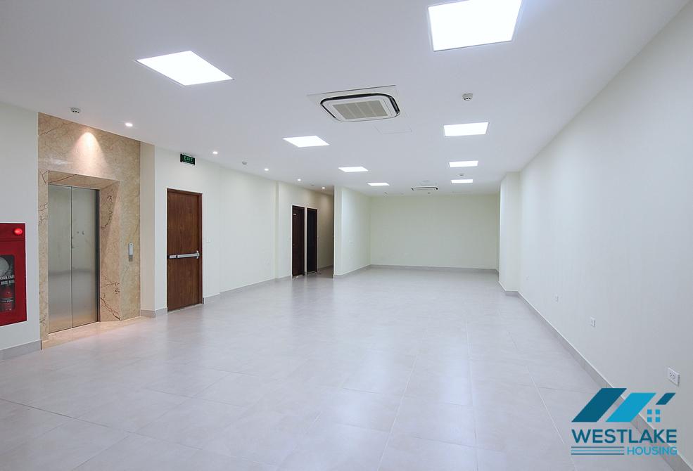 Lake view an office for rent in Quang An st, Tay Ho