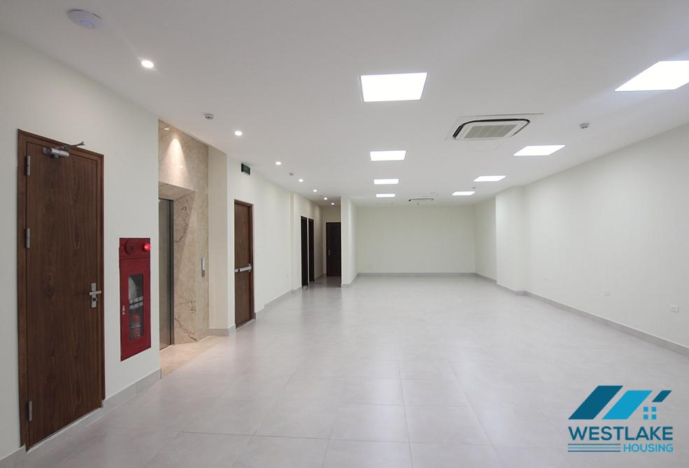 Lake view an office for rent in Quang An st, Tay Ho