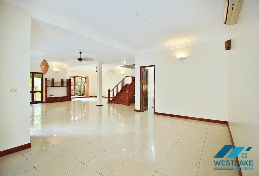 Swimming pool and garden villa with 5 bedroom in To ngoc van, Tay ho