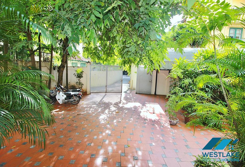 Swimming pool and garden villa with 5 bedroom in To ngoc van, Tay ho