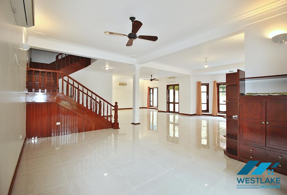 Swimming pool and garden villa with 5 bedroom in To ngoc van, Tay ho