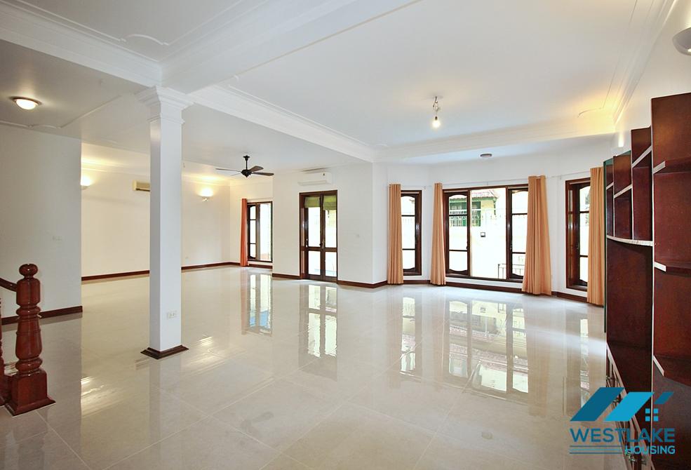 Swimming pool and garden villa with 5 bedroom in To ngoc van, Tay ho