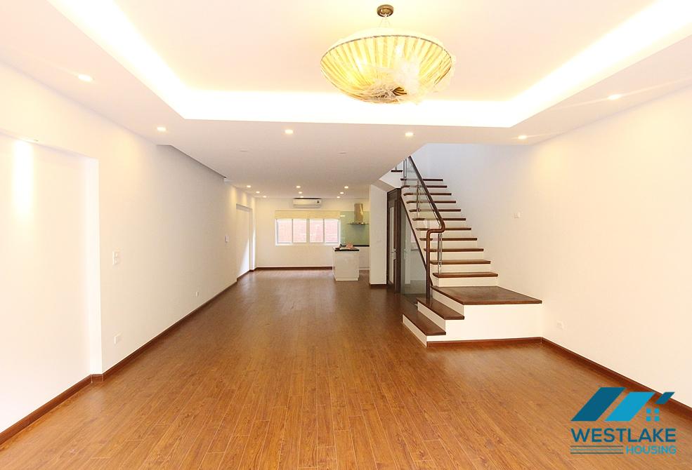 Unfurnished 5 beds house for rent in Dang Thai Mai st, Tay Ho