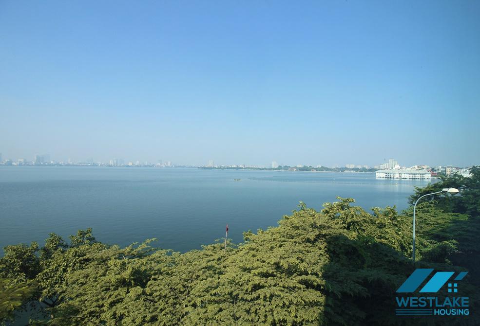 A spacious 1 bedroom apartment with lake view in Vu mien, Tay ho