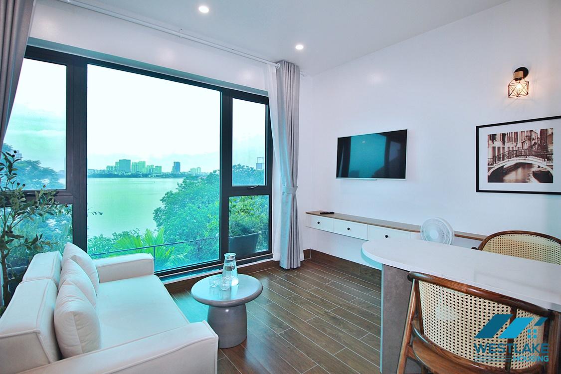 Brand new apartment with lake view in Dang Thai Mai st.