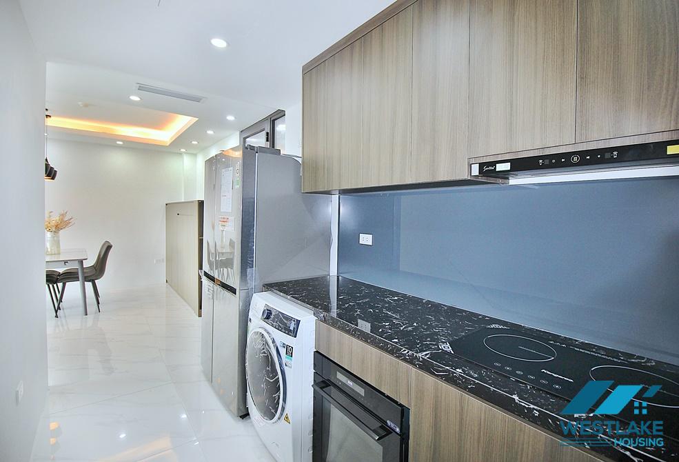 Lake view 02 bedrooms apartment (5th floor) for rent in Quang An st, Tay Ho