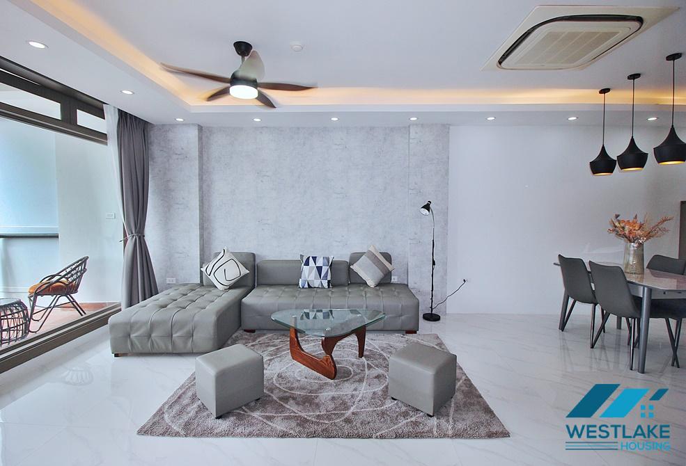 Lake view 02 bedrooms apartment (5th floor) for rent in Quang An st, Tay Ho