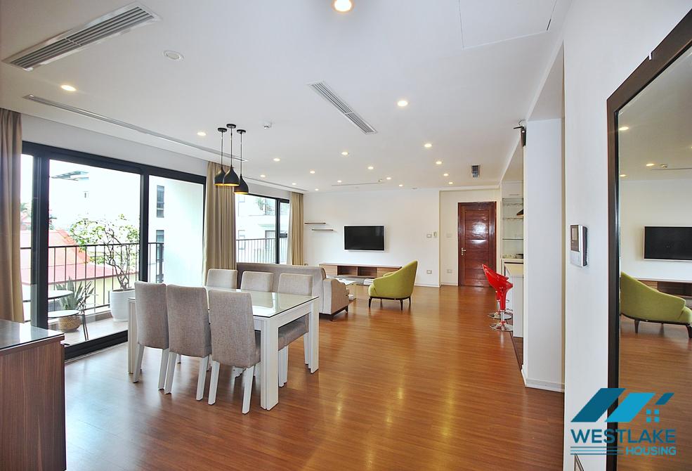 Bright and spacious 4beds apartment for rent in Tay Ho, Ha Noi