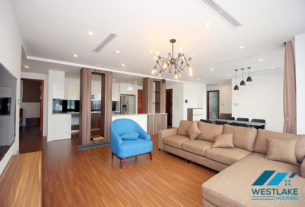 High-floor four bedrooms apartment for rent in Tay Ho, Ha Noi