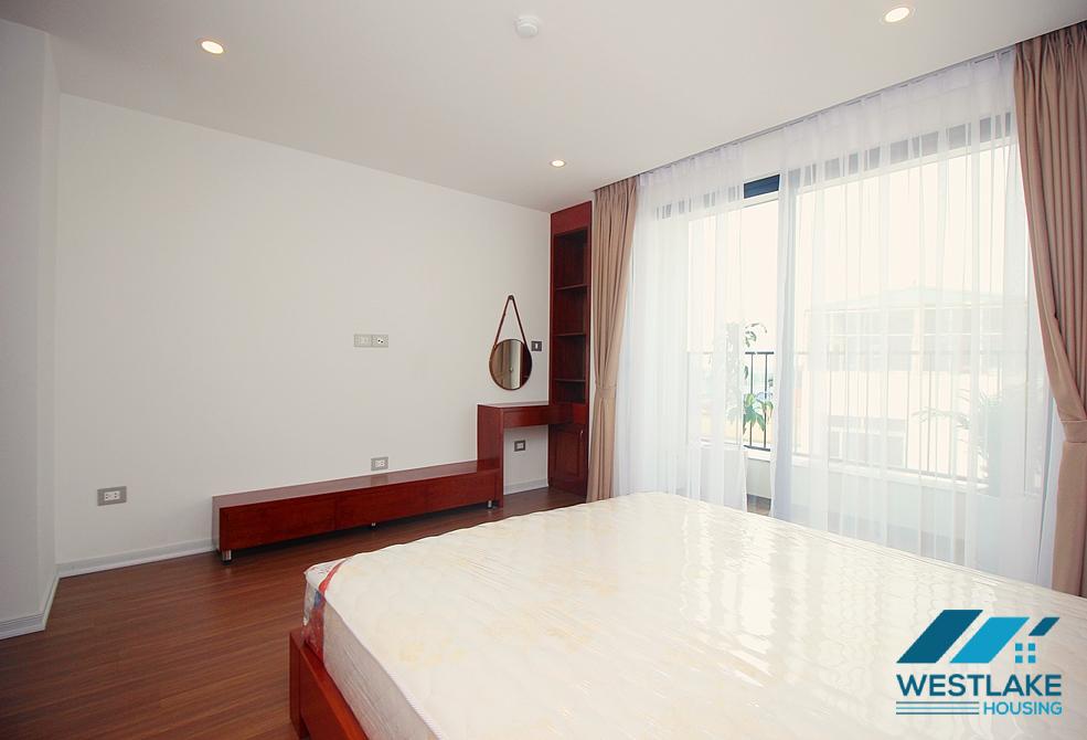 High-floor four bedrooms apartment for rent in Tay Ho, Ha Noi