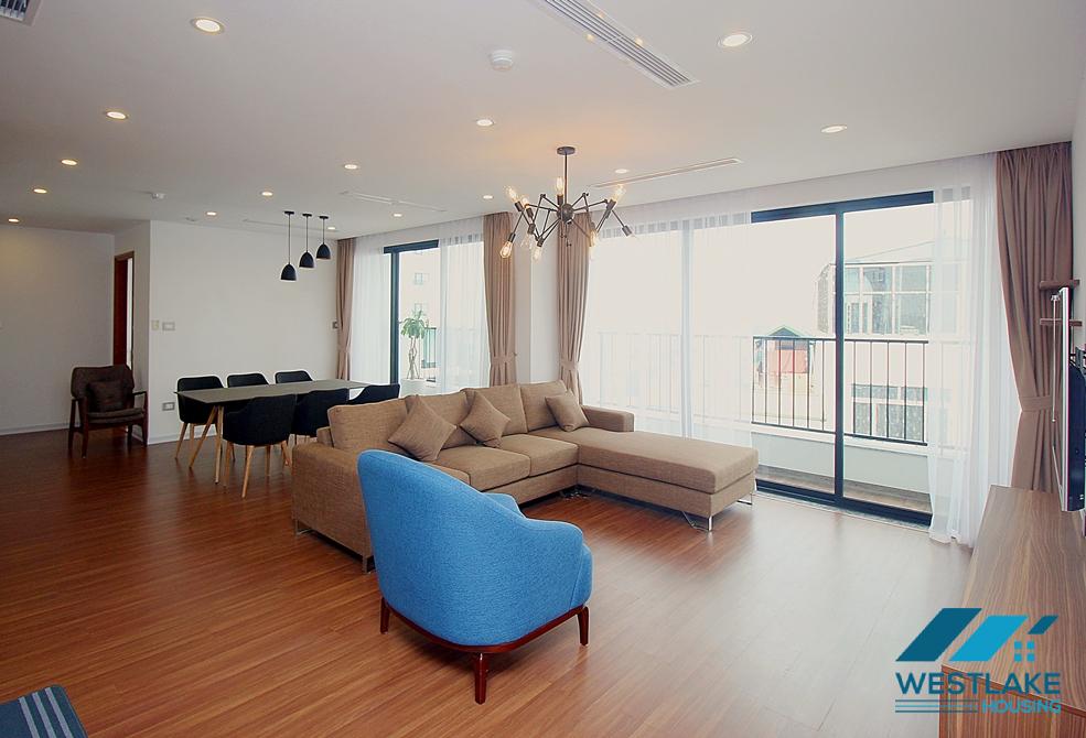 High-floor four bedrooms apartment for rent in Tay Ho, Ha Noi