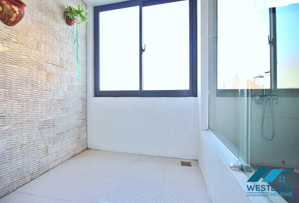 Nice and good price apartment for rent in alley 31 Xuan Dieu st, Tay Ho