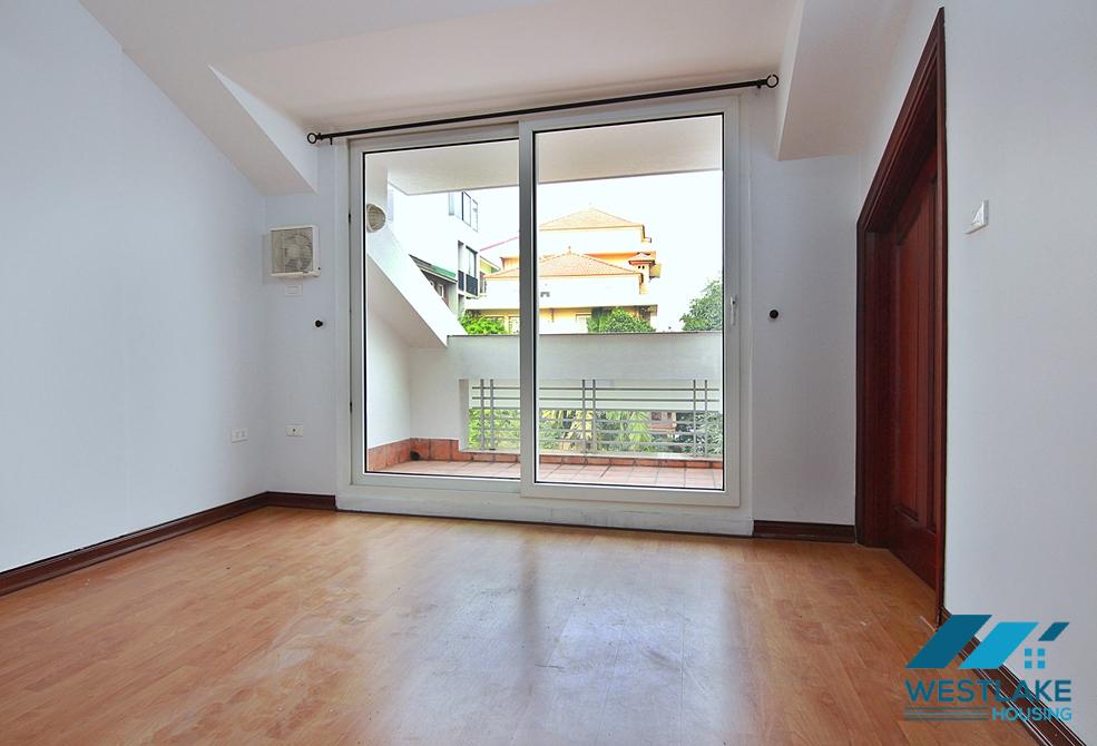 Renovated coner 4 bedrooms house for rent in Dang Thai Mai st, Tay Ho