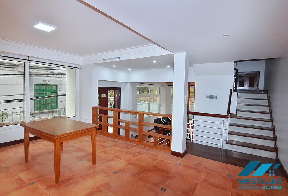 Renovated coner 4 bedrooms house for rent in Dang Thai Mai st, Tay Ho