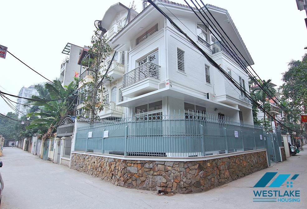 Renovated coner 4 bedrooms house for rent in Dang Thai Mai st, Tay Ho