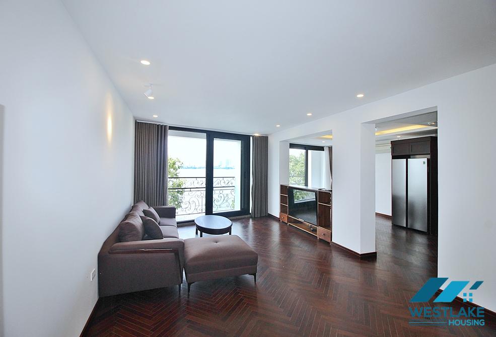 Lake view 3beds apartment for rent in Tu Hoa st, Tay Ho