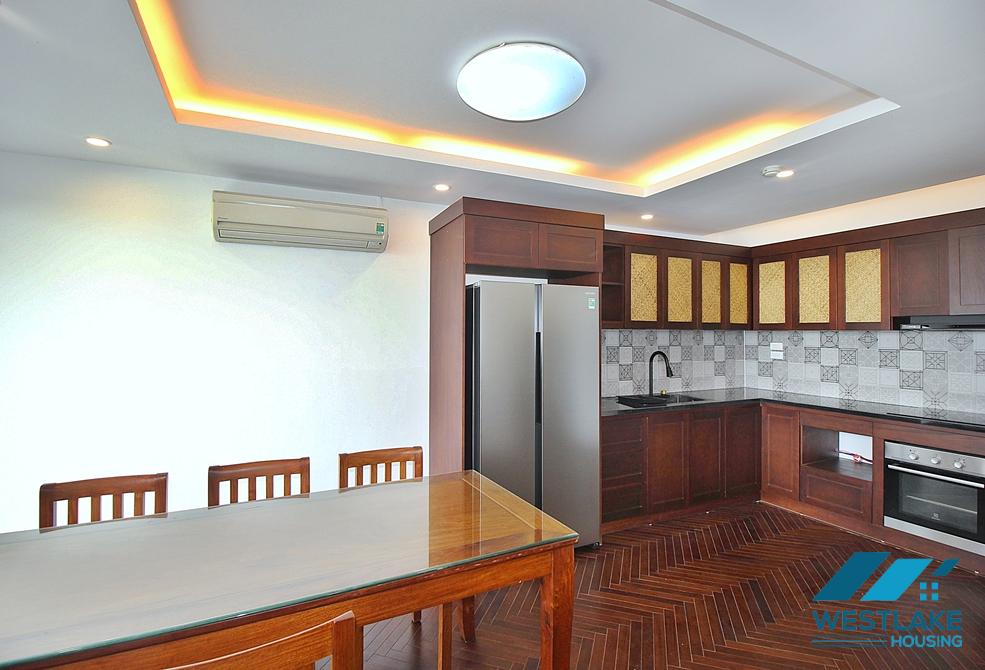 Lake view 3beds apartment for rent in Tu Hoa st, Tay Ho