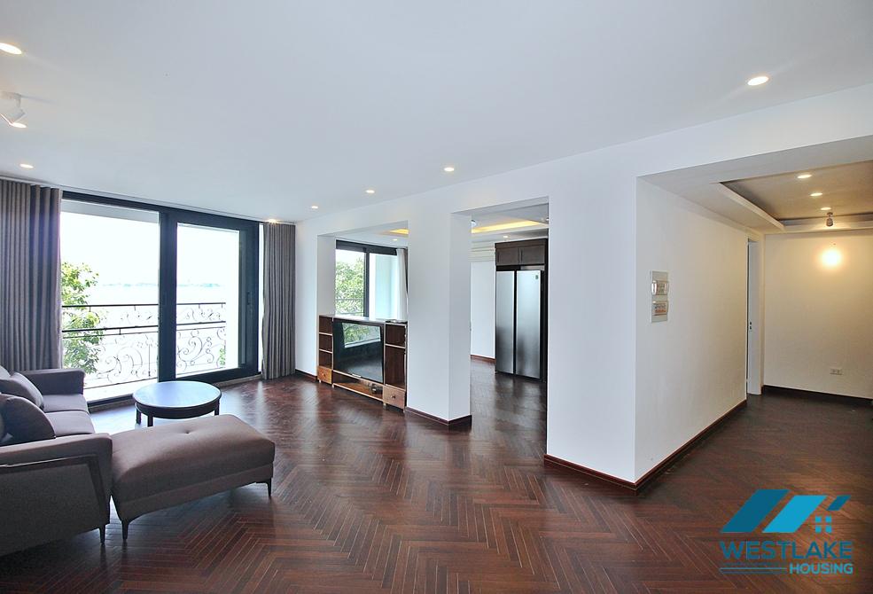 Lake view 3beds apartment for rent in Tu Hoa st, Tay Ho