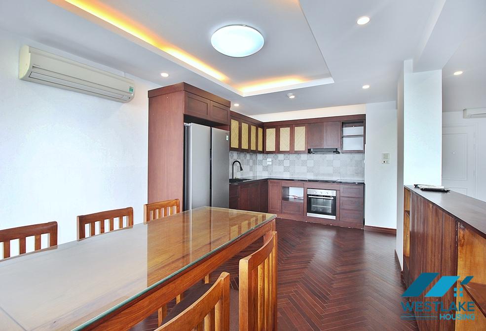 Lake view 3beds apartment for rent in Tu Hoa st, Tay Ho