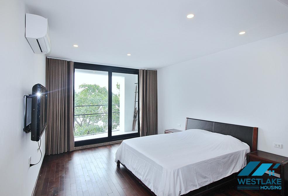 Lake view 3beds apartment for rent in Tu Hoa st, Tay Ho