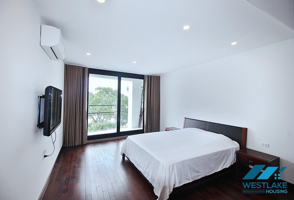 Lake view 3beds apartment for rent in Tu Hoa st, Tay Ho