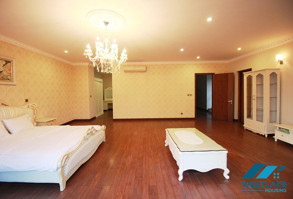 A massive high-end villa for rent in Ciputra, Tay Ho, Ha Noi